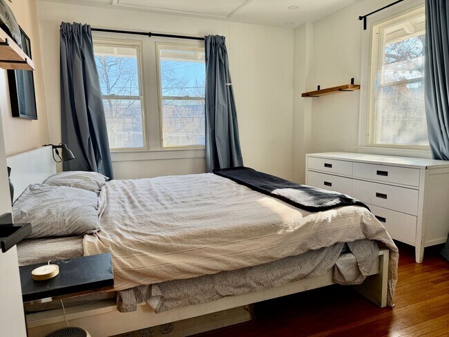 Building Photo - Beautiful 3BR/1.5BA Home with Spacious Yard in Anacostia