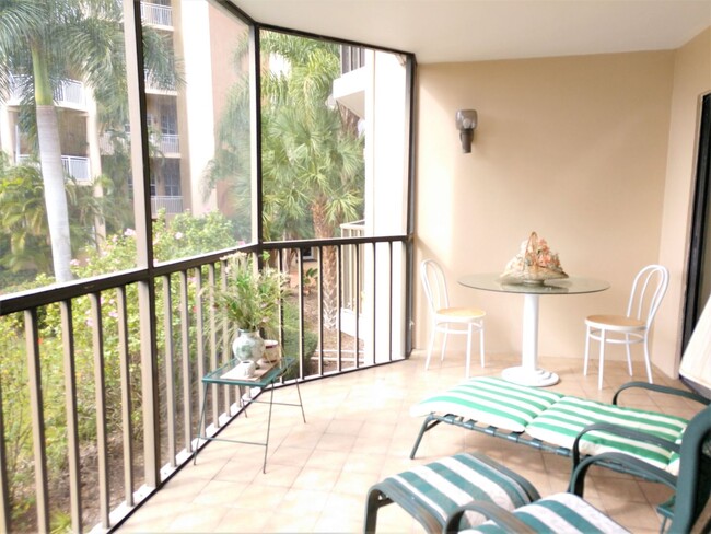 Building Photo - Annual Furnished 2nd Floor Condo located a...