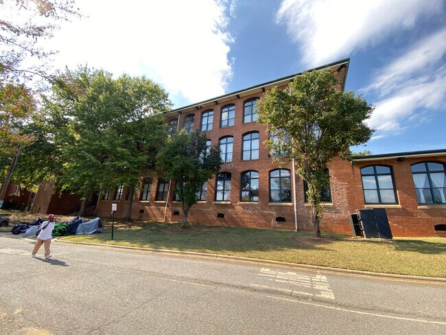 Primary Photo - 201 S Hoskins Rd