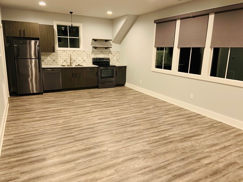 Open concept living area - 1835 N Pennsylvania St