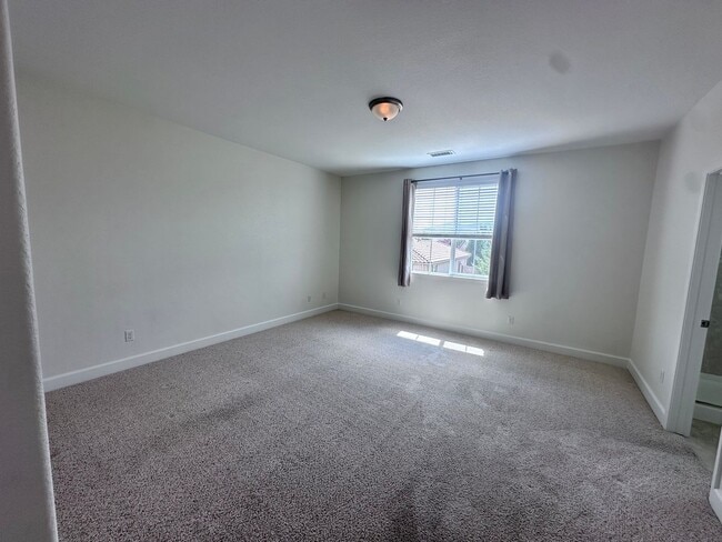 Building Photo - 10735 Ridgebrook Dr