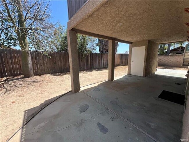 Building Photo - Beautifully Maintained Home