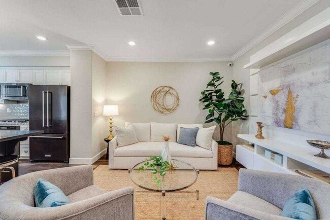 Building Photo - Luxury 3-Bed Townhouse in Hayward Just Built in 2019!