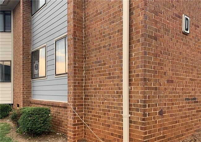 Building Photo - 145 Northwood Dr