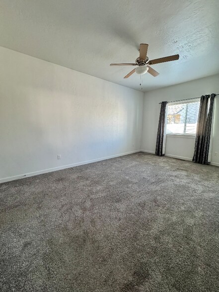 Building Photo - 2090 W Claira Rd