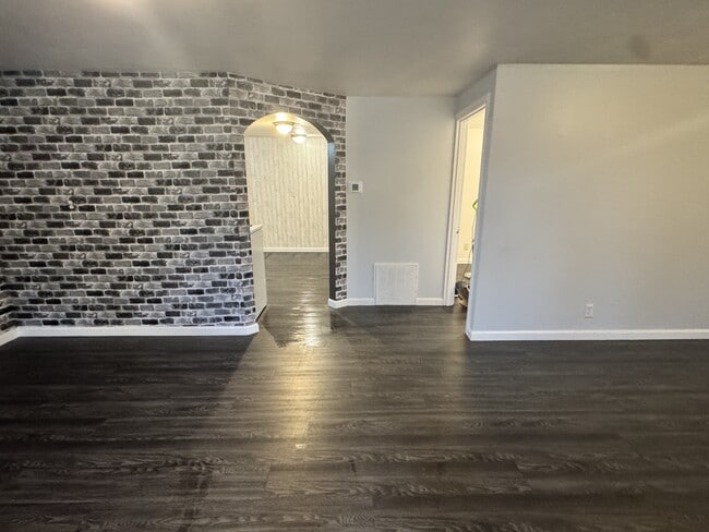 Building Photo - 912 SW 118th St