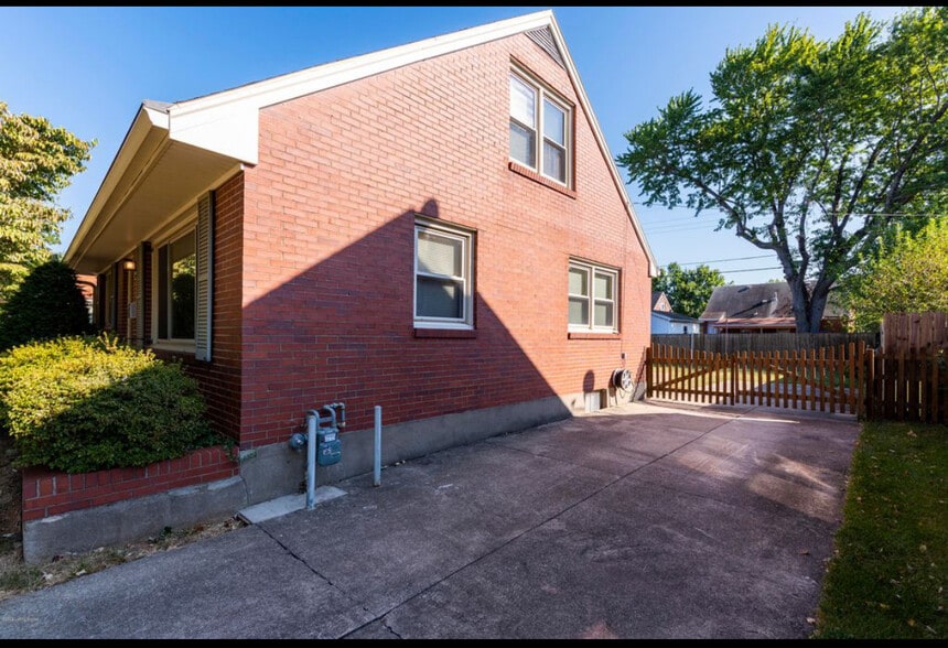 Building Photo - 3507 Wexford Dr