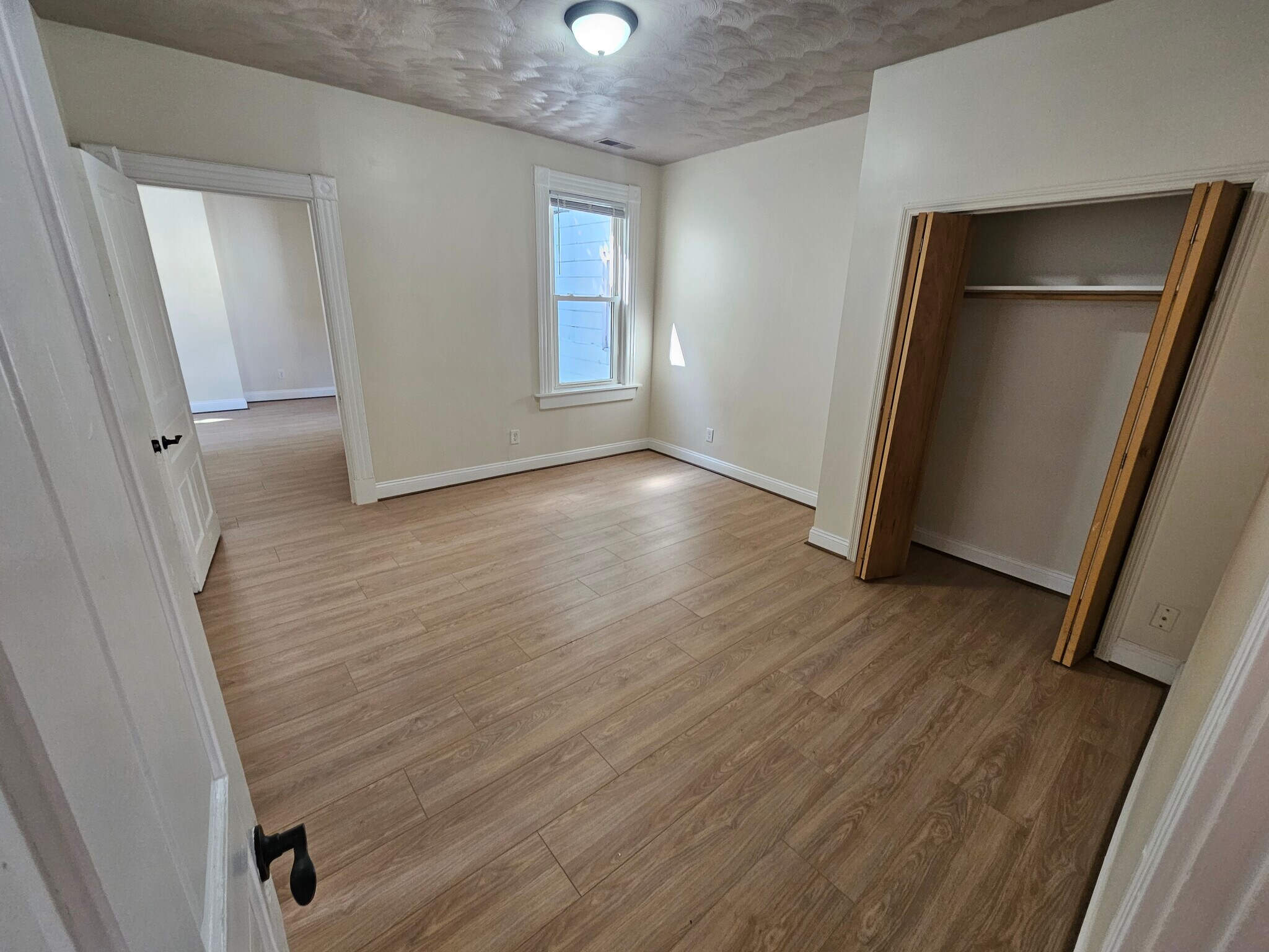 Building Photo - 249 Earnshaw Ave