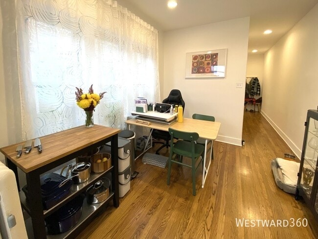 Building Photo - 4547 N Albany-1