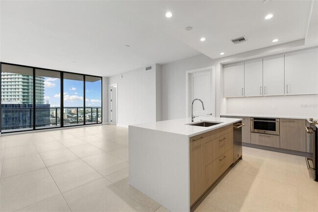 Building Photo - 275 1st Ave S