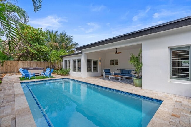 Building Photo - 450 NE 5th Cir