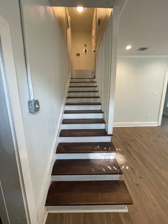 Building Photo - Completely Remodeled Home in Queensborough