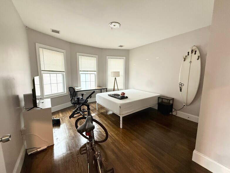 Building Photo - 91 Hillside St