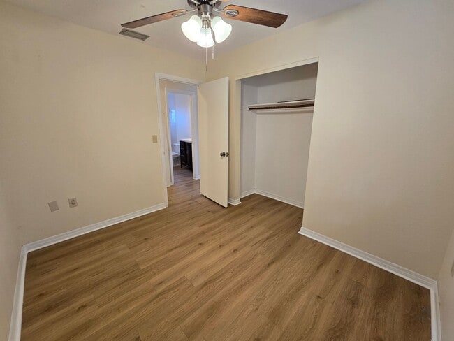 Building Photo - South Sarasota/ Gulf Gate 3 bed/ 1 bath Ho...