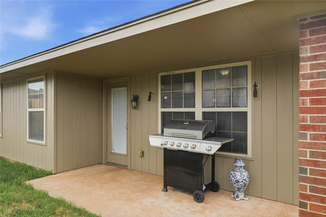 Building Photo - 605 Inverleith Cir