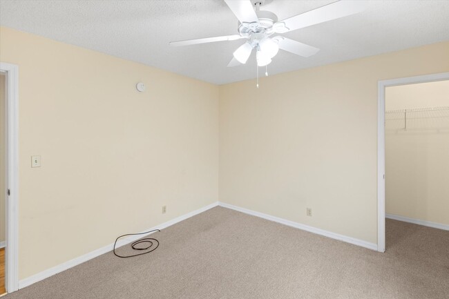 Building Photo - 3 Bedroom 2 Bathroom Unfurnished House for...