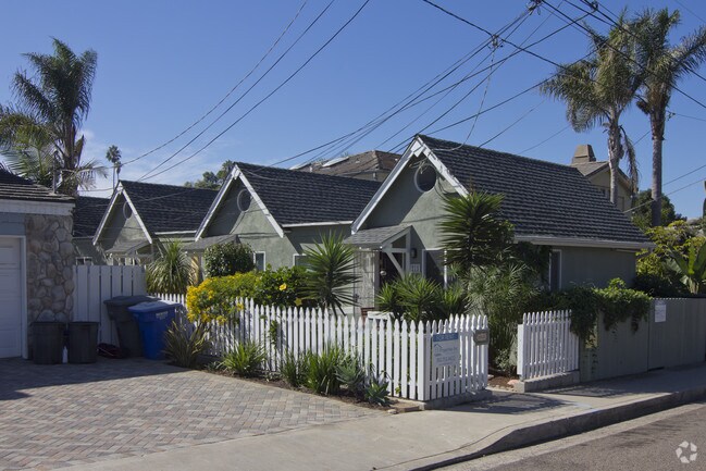 Primary Photo - Moonlight Village