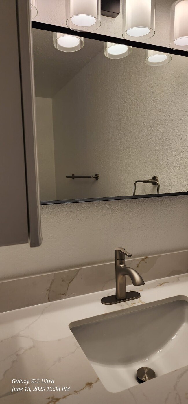 New vanity and faucet - 34752 Hemet Common