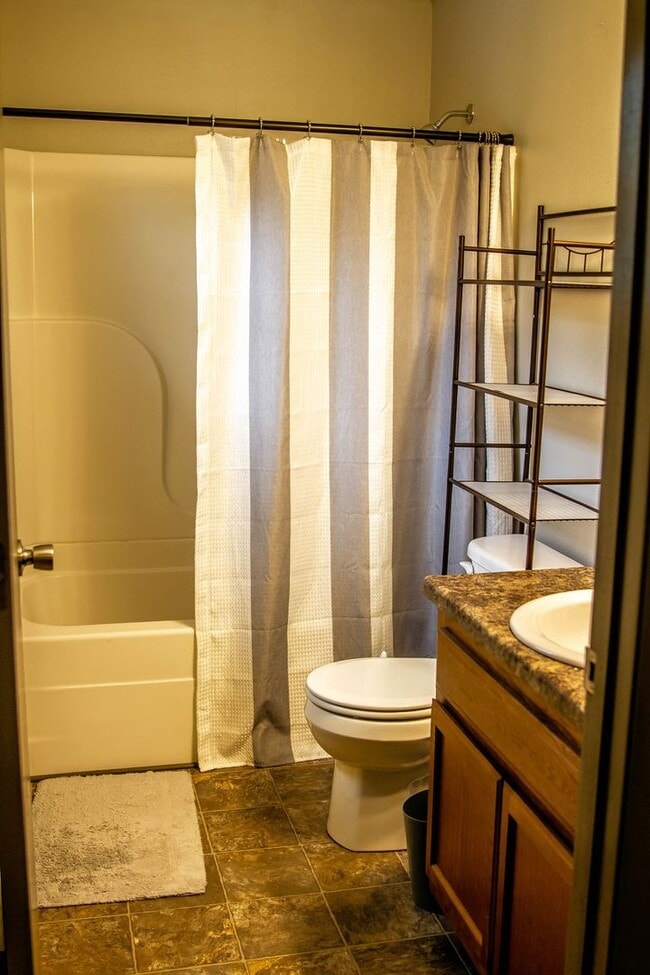 Building Photo - 422 1/2 W New York Ave