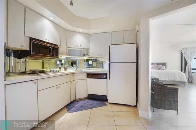 Building Photo - 3800 Galt Ocean Dr