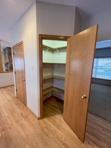 Building Photo - 54 Meadowlark Dr