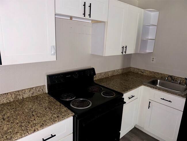 Building Photo - 5405 Suez St