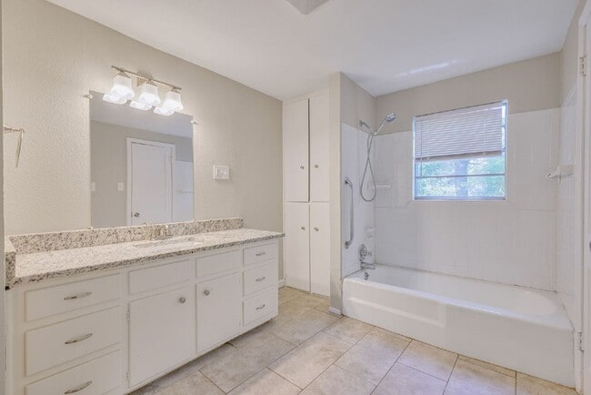 Building Photo - 107 Windsor Ct