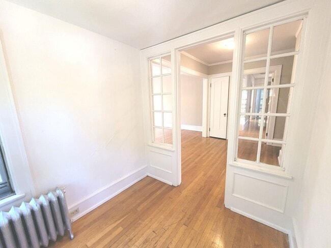 Building Photo - 2541 N Lake Dr