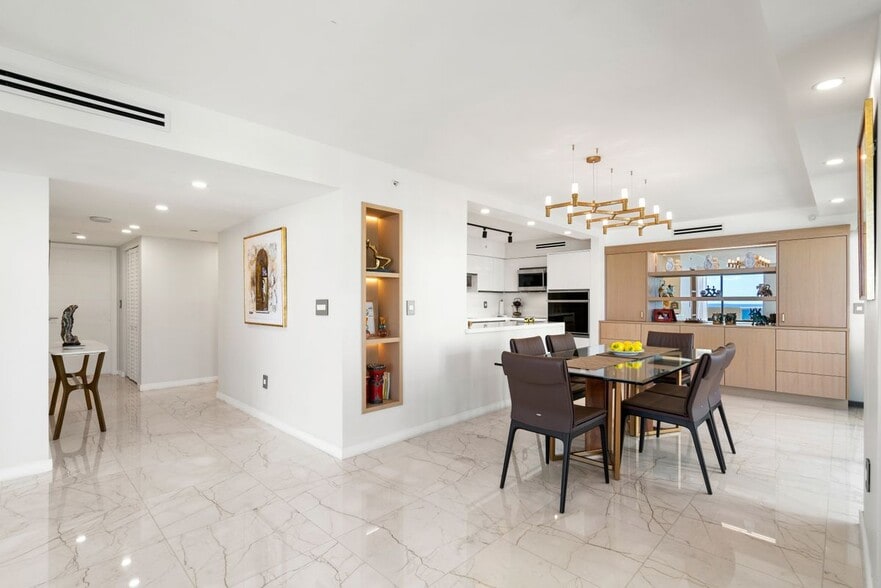 Building Photo - 5757 Collins Ave