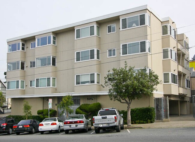 Building Photo - 310 Stanyan St