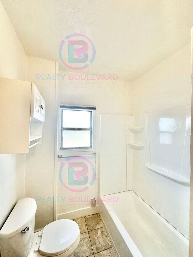 Building Photo - Charming 2-bedroom, 1-bathroom house near the Truckee river