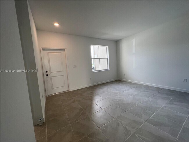 Building Photo - 1864 SE 27th Rd