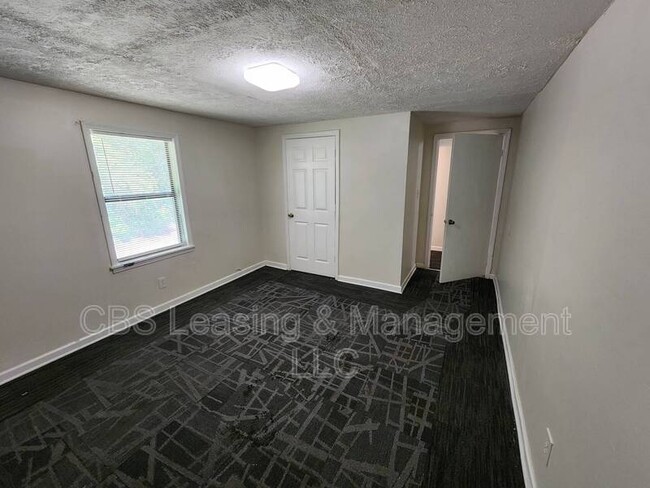Building Photo - 803 27th Ave
