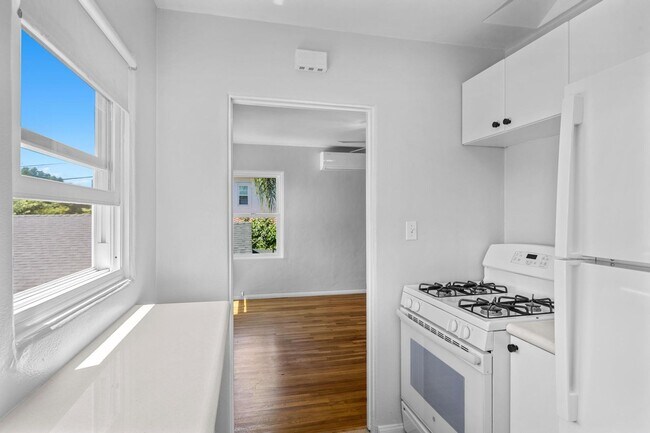 Building Photo - 2724 Treat St