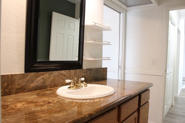 Building Photo - 1279 Kaeleku St