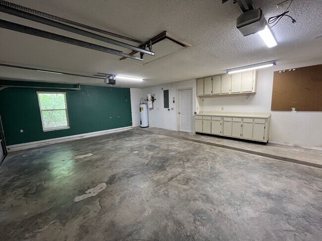 Building Photo - 3801 Donna Lynn Ln