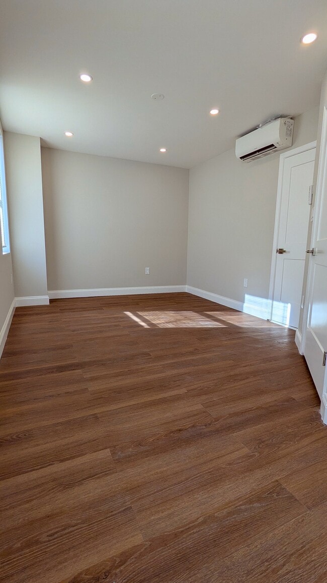 Building Photo - 628 Portland St