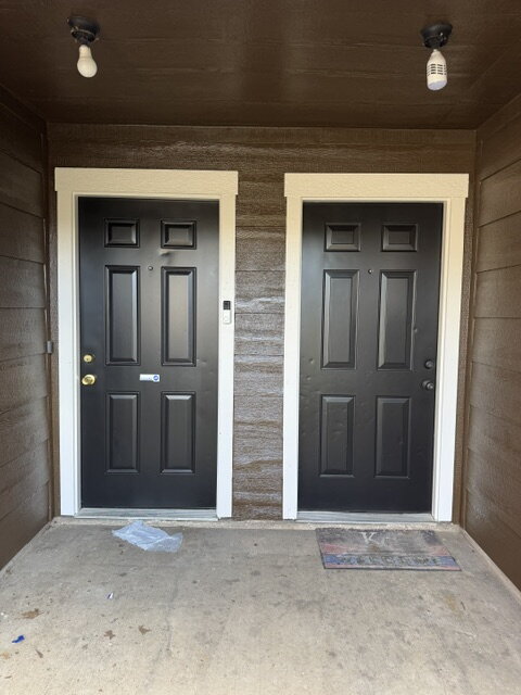Building Photo - Pre-leasing 2/2/2 Duplex in the heart of Fort Worth!