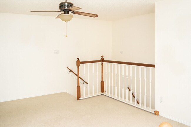 Building Photo - Beautiful 1-Bedroom Loft Near the Medical Center!