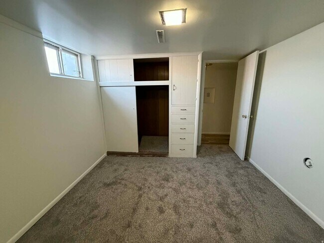 Building Photo - Cute Price Home