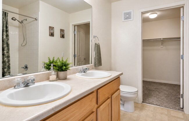 Building Photo - 5703 S Addison Ct