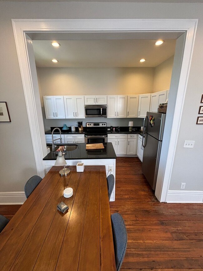 Building Photo - 1131