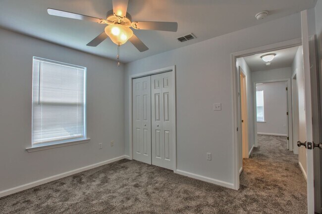 Building Photo - 1677 Quazar Rd
