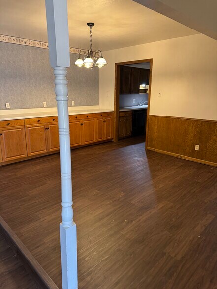 Building Photo - 1806 Crescent Dr