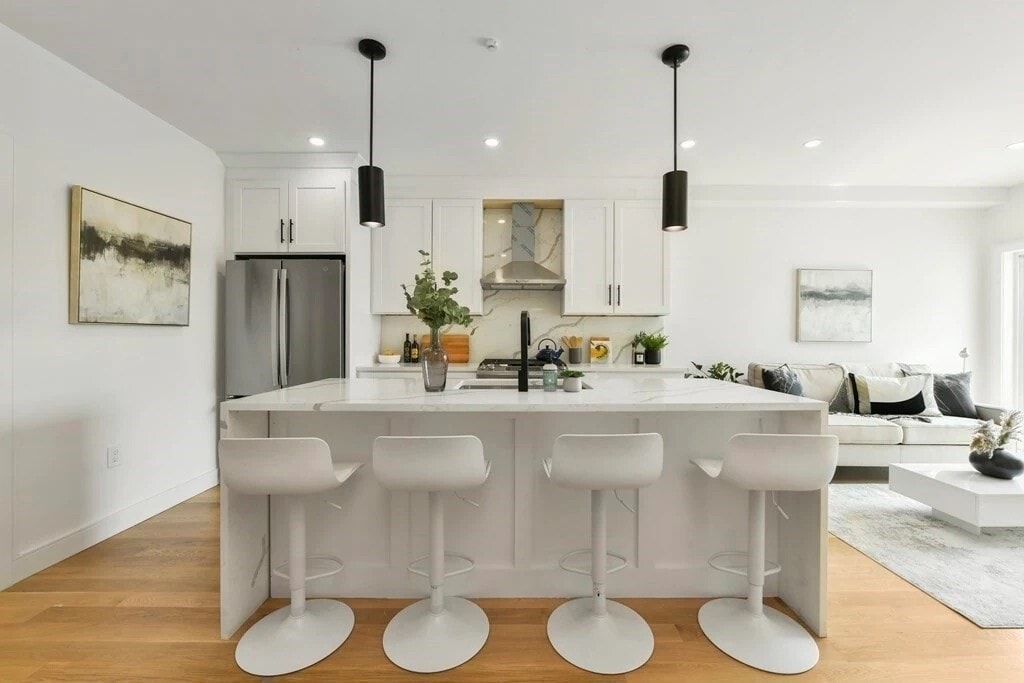 Building Photo - 142 Chelsea St