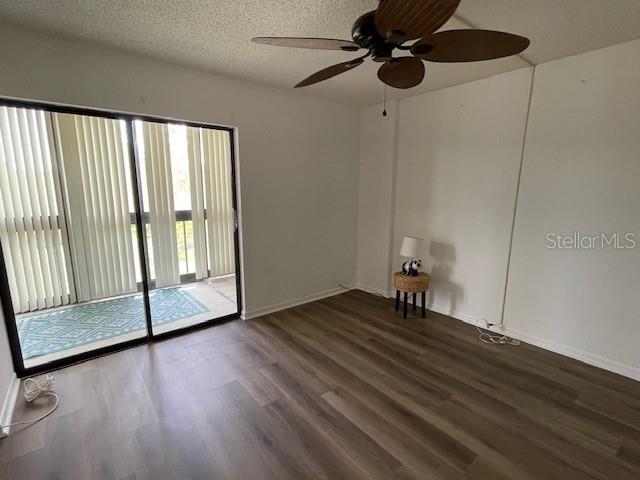 Building Photo - 2700 Cove Cay Dr