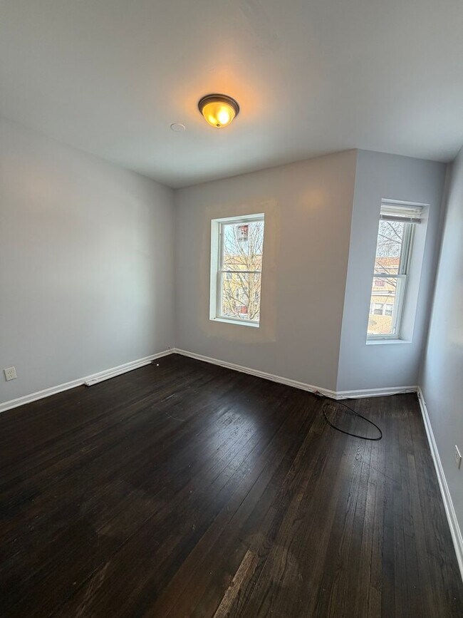 Building Photo - 7224 S St Lawrence Ave