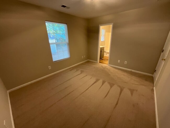 Building Photo - NE HIGH POINT! Newly renovated & painted 3...