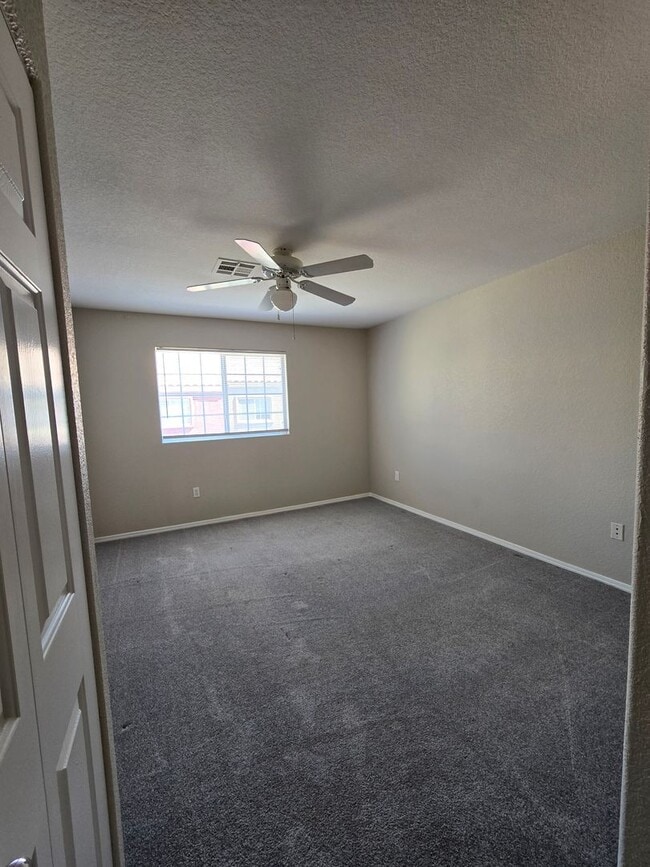 Building Photo - GREAT 2 BED, 2 BATH CONDO! READY FOR IMMED...