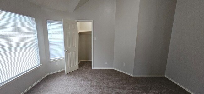 Building Photo - 706 Woodport Ln